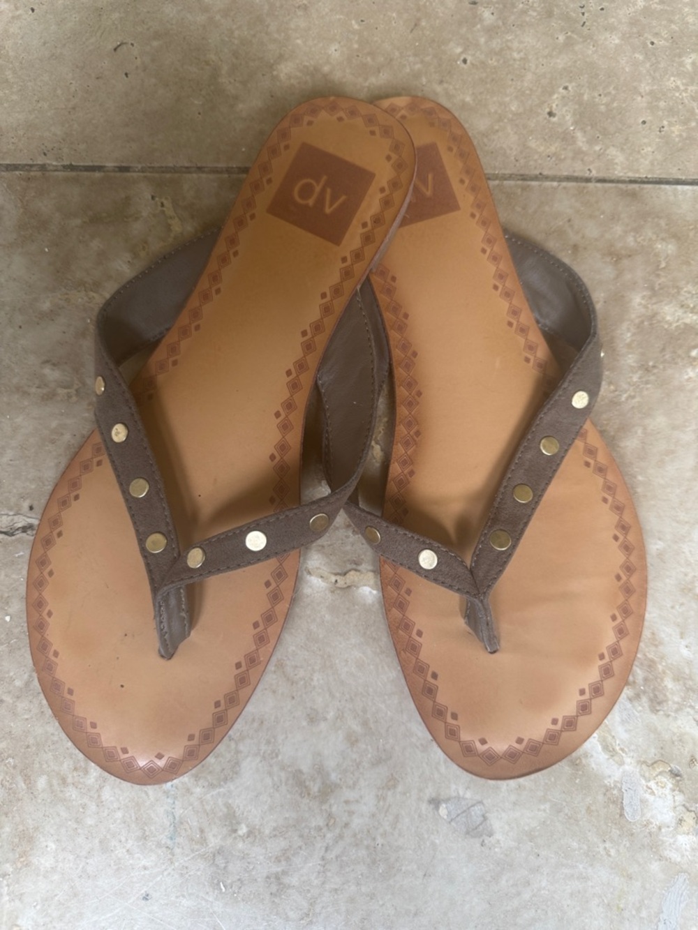 DOLCE VITA ladies, studded, flip-flop sandal, size 8 excellent condition - Picture 7 of 10